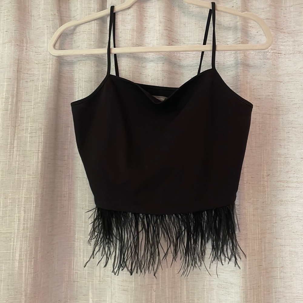URBAN OUTFITTERS Feather Crop Top 🖤